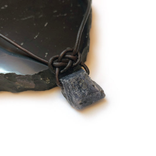 Saphir Kristall Edelstein Kette mit Lederband