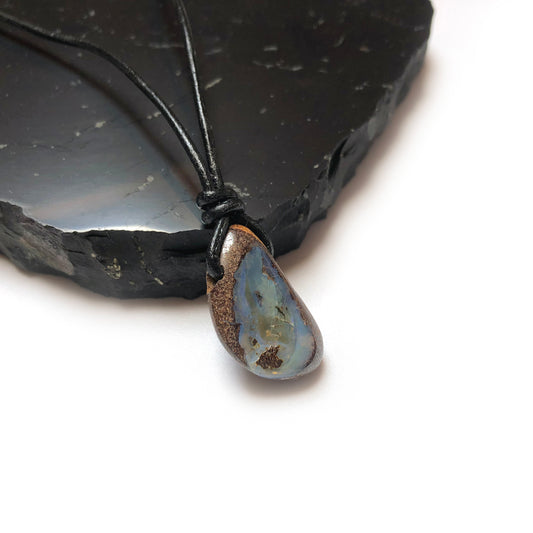 Boulder Opal Edelstein Kette mit Lederband