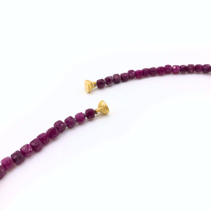 Rubin Collier mit Gelbgold