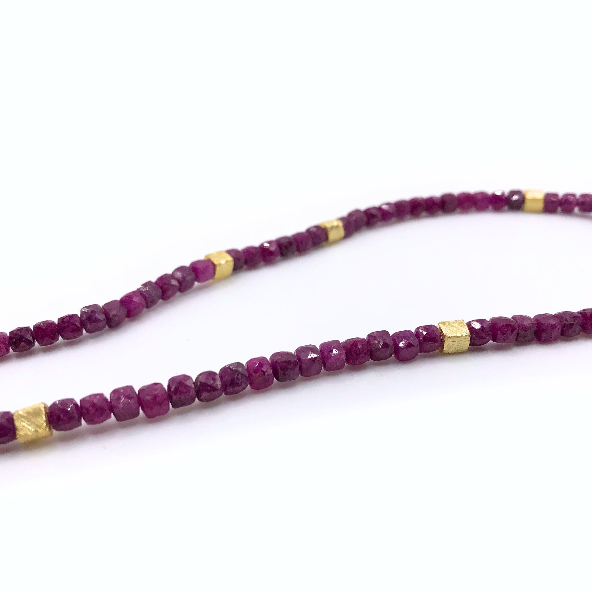 Rubin Collier mit Gelbgold