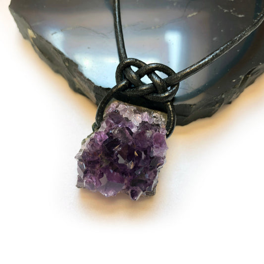 Amethyst Druse Edelstein Kristall Kette mit Lederband