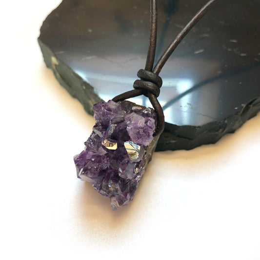 Amethyst Druse Edelstein Kristall Kette mit Lederband