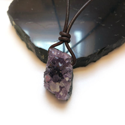 Amethyst Druse Edelstein Kristall Kette mit Lederband