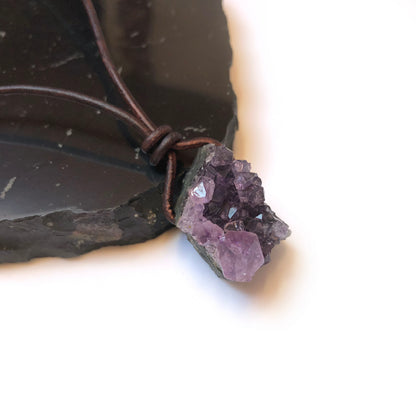 Amethyst Druse Edelstein Kristall Kette mit Lederband