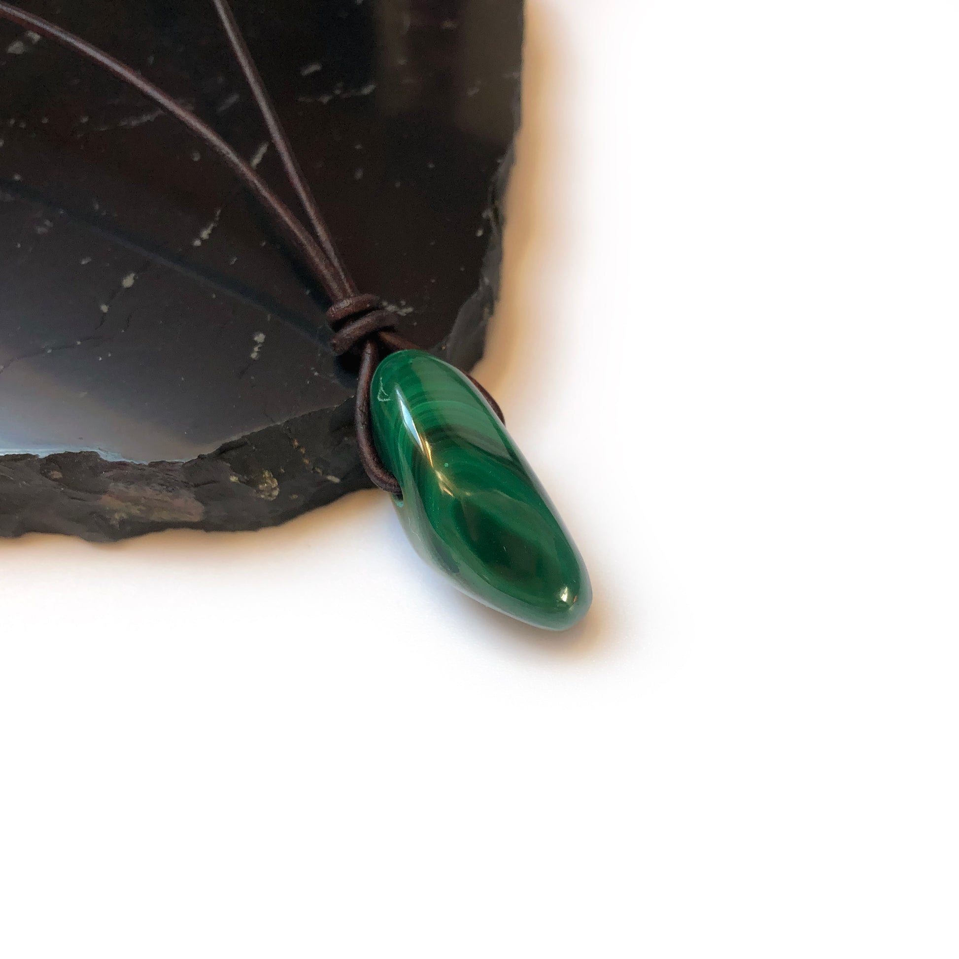 Malachit Edelstein Kette mit Lederband