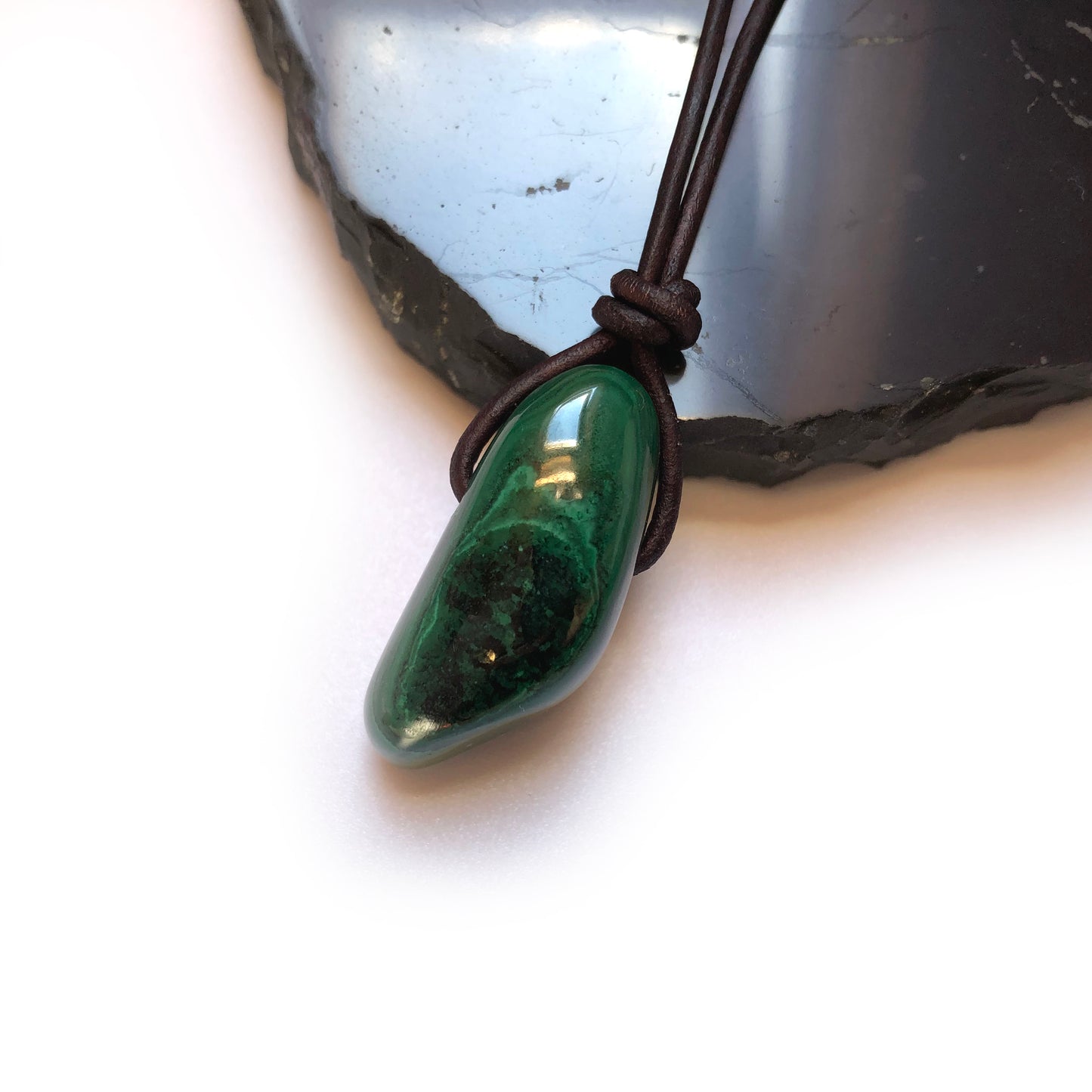 Malachit Edelstein Kette mit Lederband