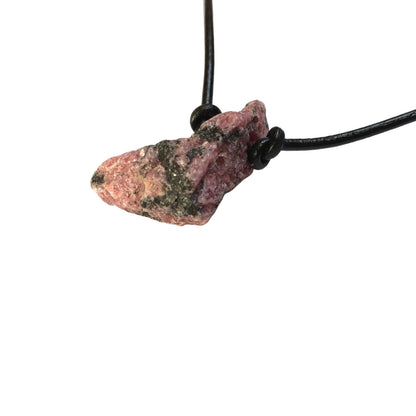 Rhodonit Rohstein Kette Edelstein mit Lederband