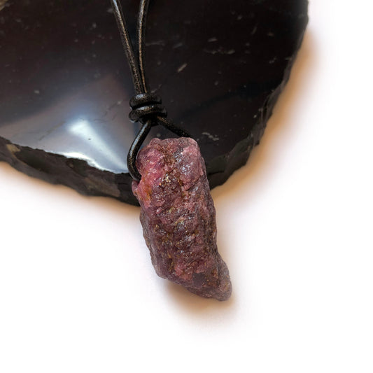 Rubin Rohstein Kristall Kette Edelstein mit Lederband