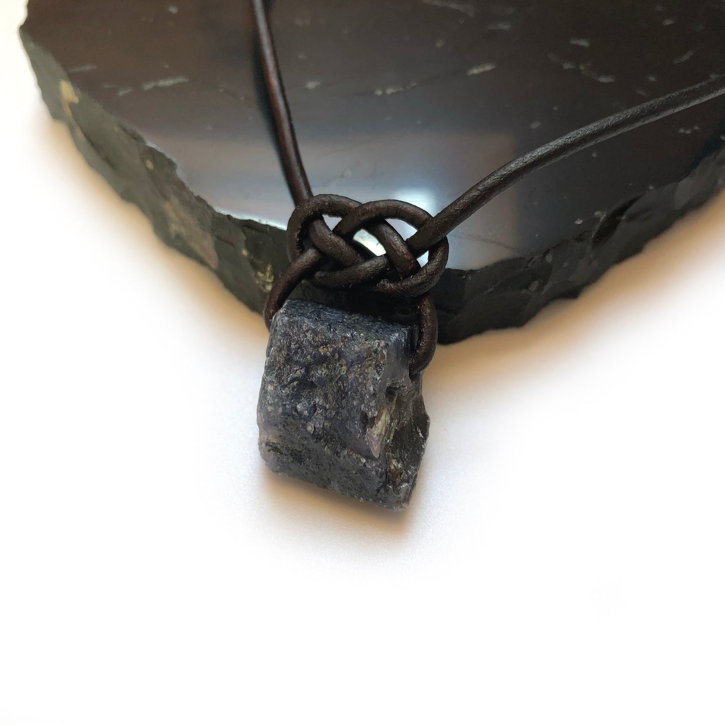 Saphir Kristall Edelstein Kette mit Lederband