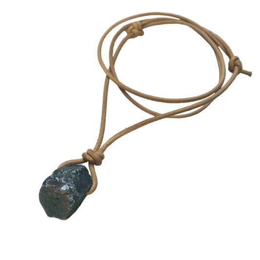 Saphir Kristall Edelstein Kette mit Lederband