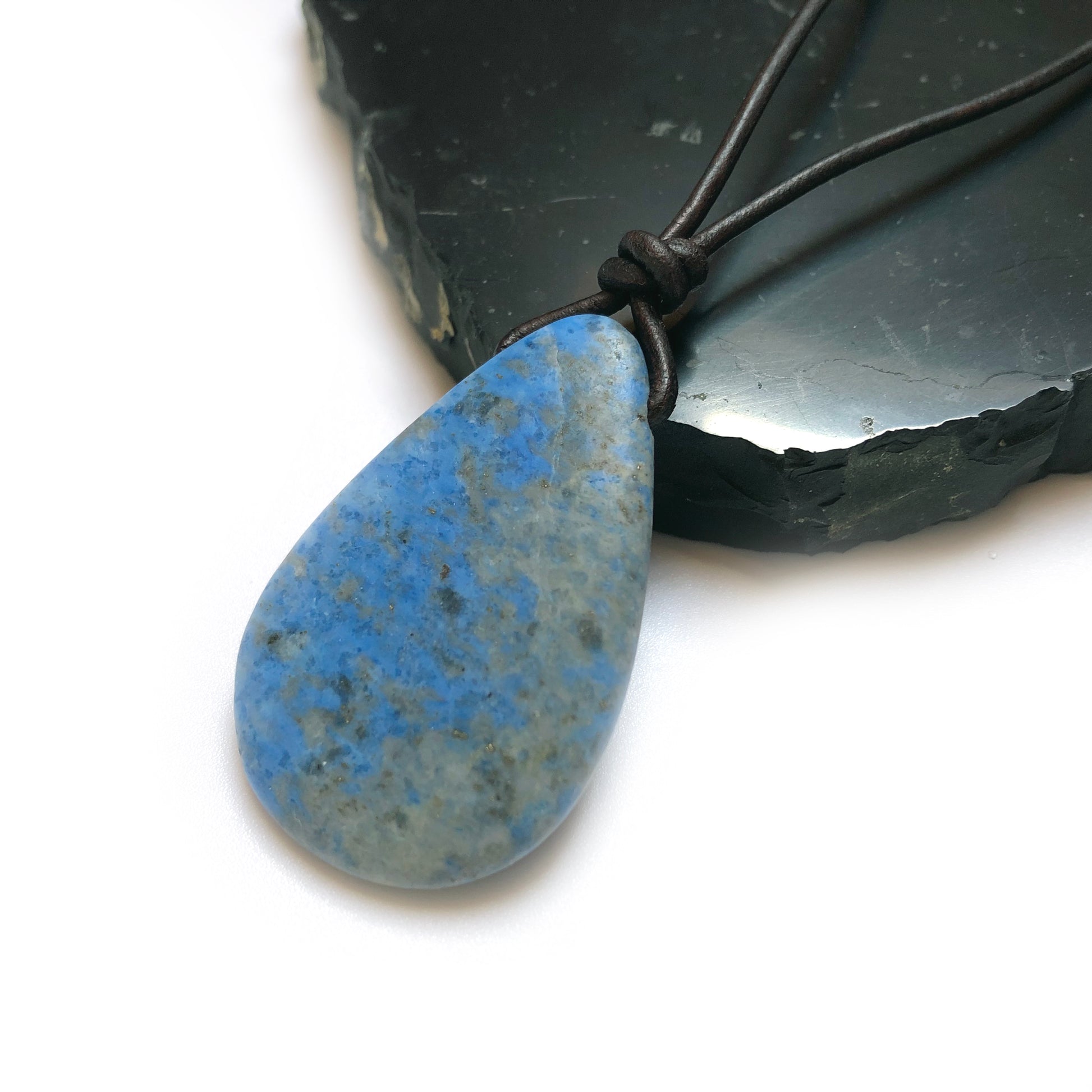 Lapis Lazuli Edelstein Kette mit Lederband