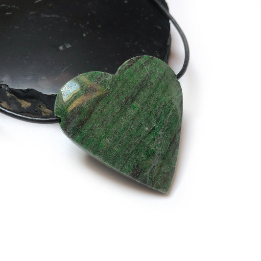 Jade Herz Edelstein Kette mit Lederband