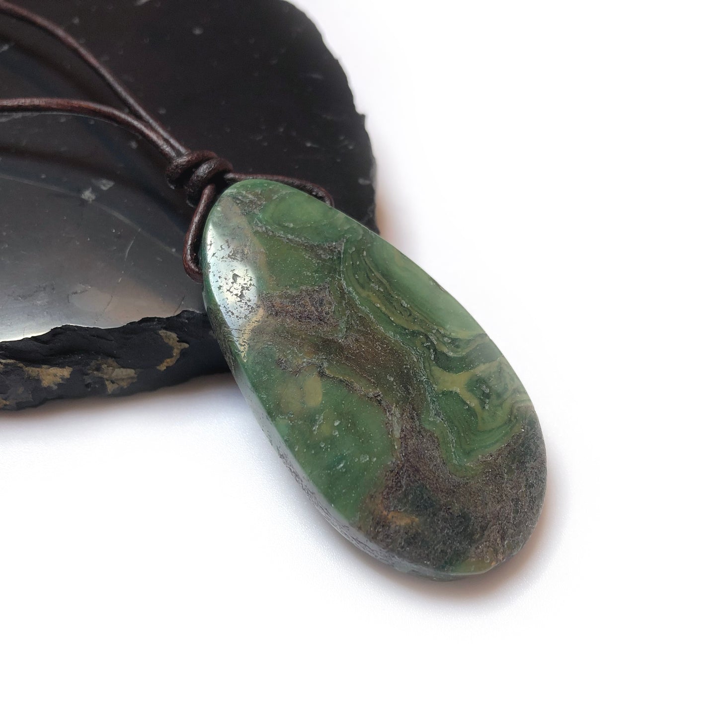 Prasem Edelstein Kette mit Lederband