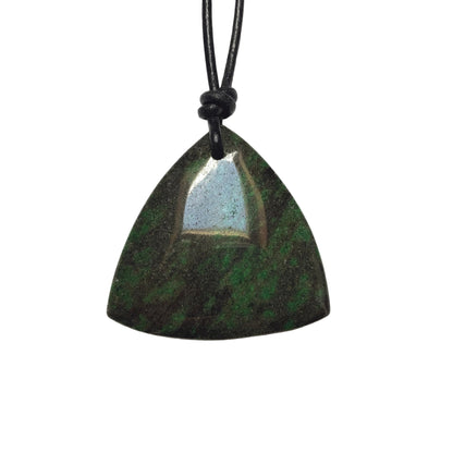 Jade Edelstein Kette mit Lederband