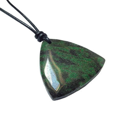 Jade Edelstein Kette mit Lederband