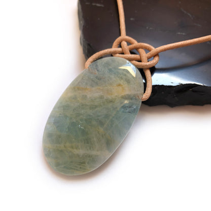 Aquamarin Edelstein Kette mit Lederband