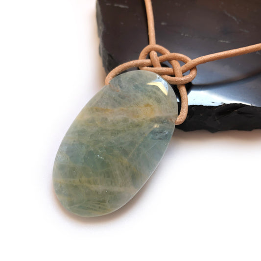 Aquamarin Edelstein Kette mit Lederband