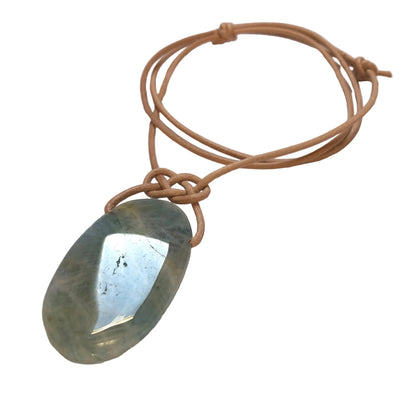 Aquamarin Edelstein Kette mit Lederband