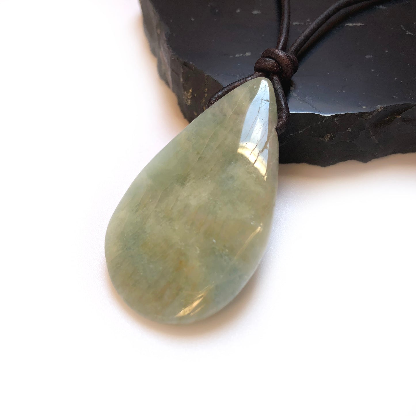 Aquamarin Edelstein Kette mit Lederband