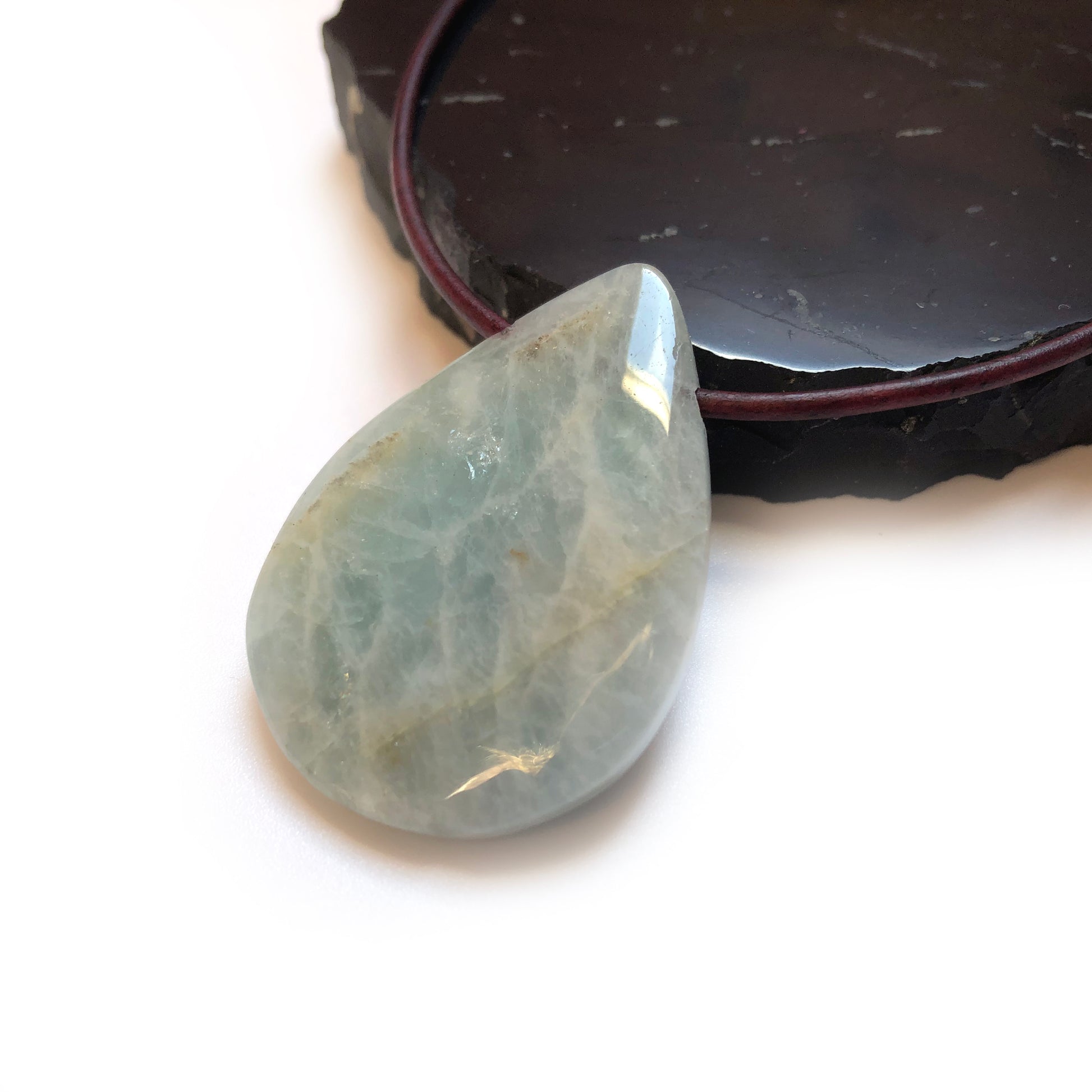 Aquamarin Edelstein Kette mit Lederband