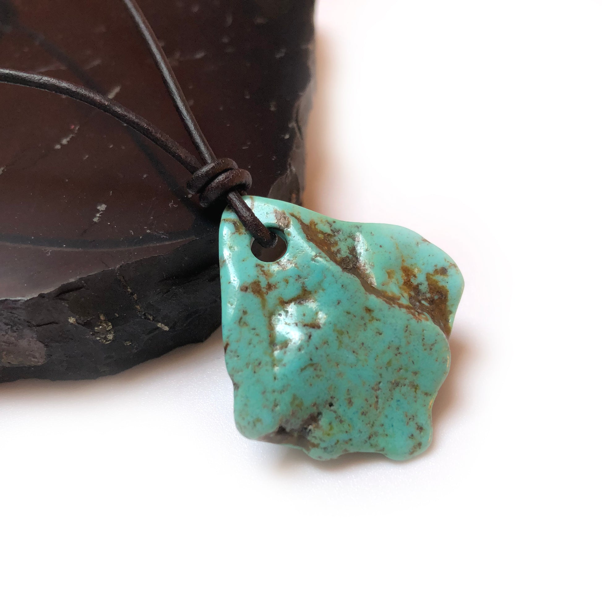 Türkis Edelstein Kette mit Lederband