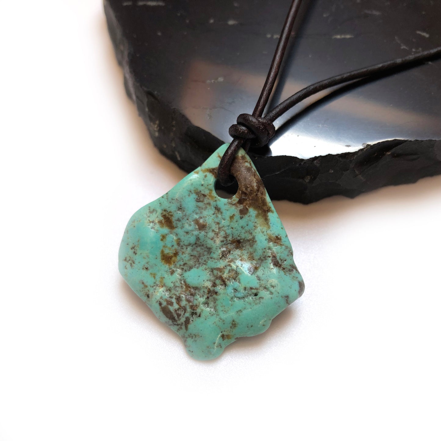 Türkis Edelstein Kette mit Lederband