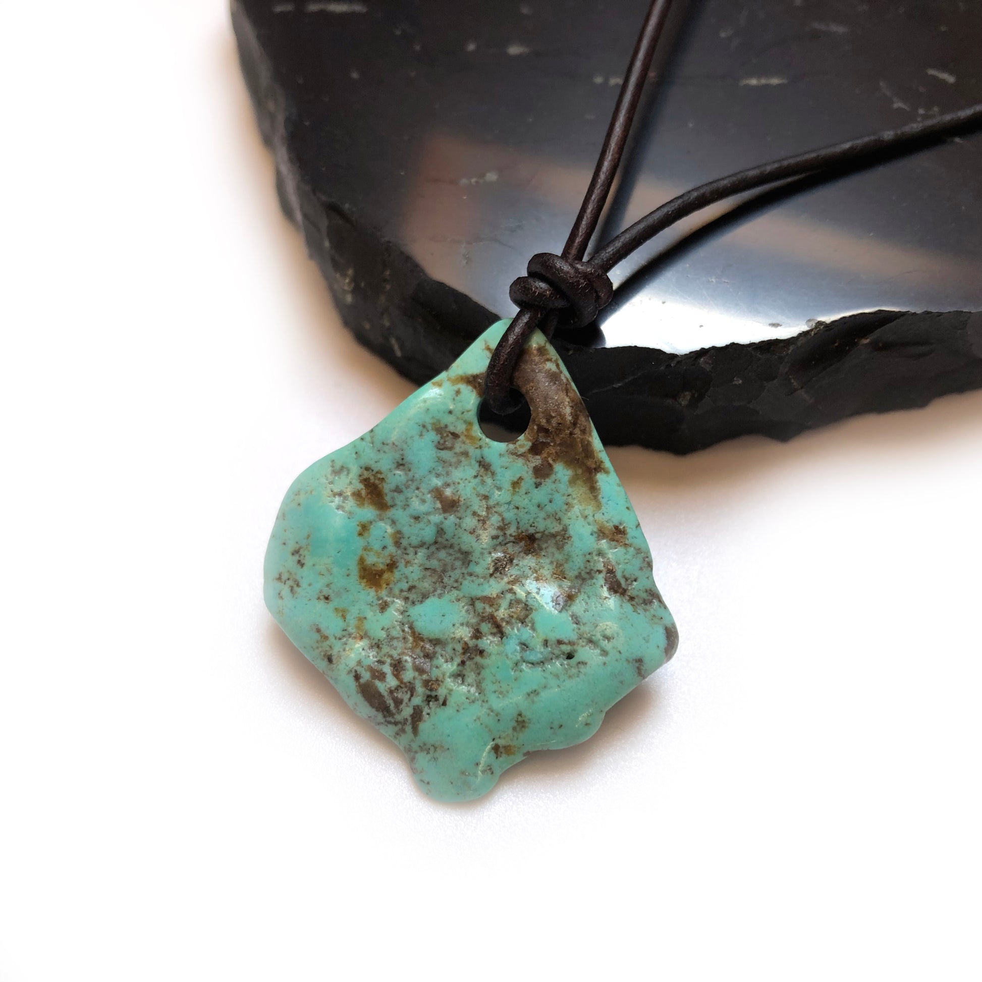 Türkis Edelstein Kette mit Lederband