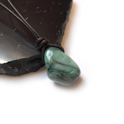 Smaragd Edelstein Kette mit Lederband