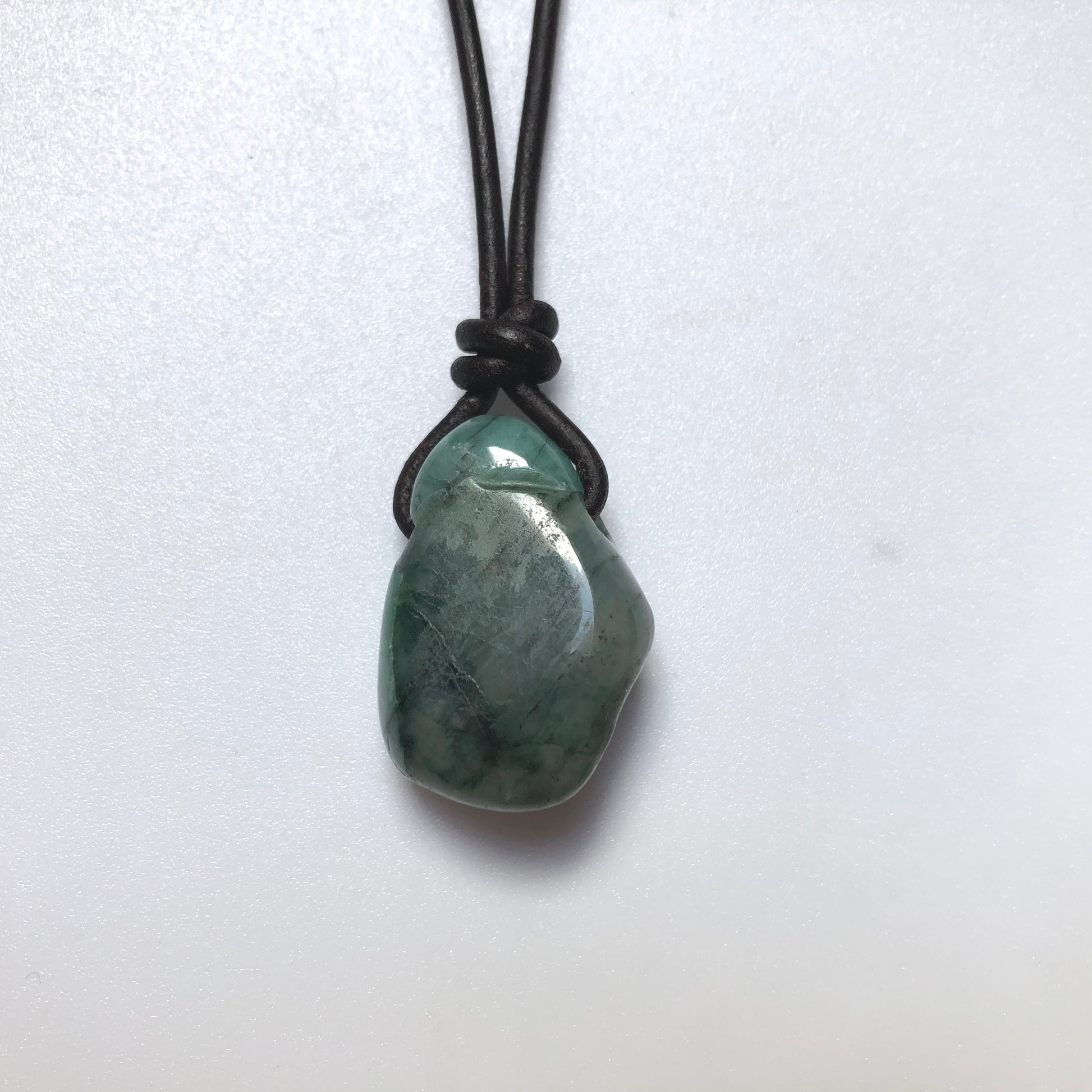 Smaragd Edelstein Kette mit Lederband