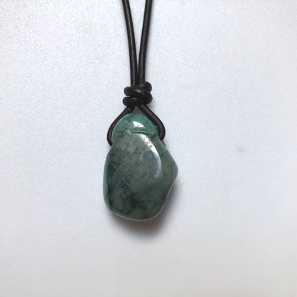 Smaragd Edelstein Kette mit Lederband