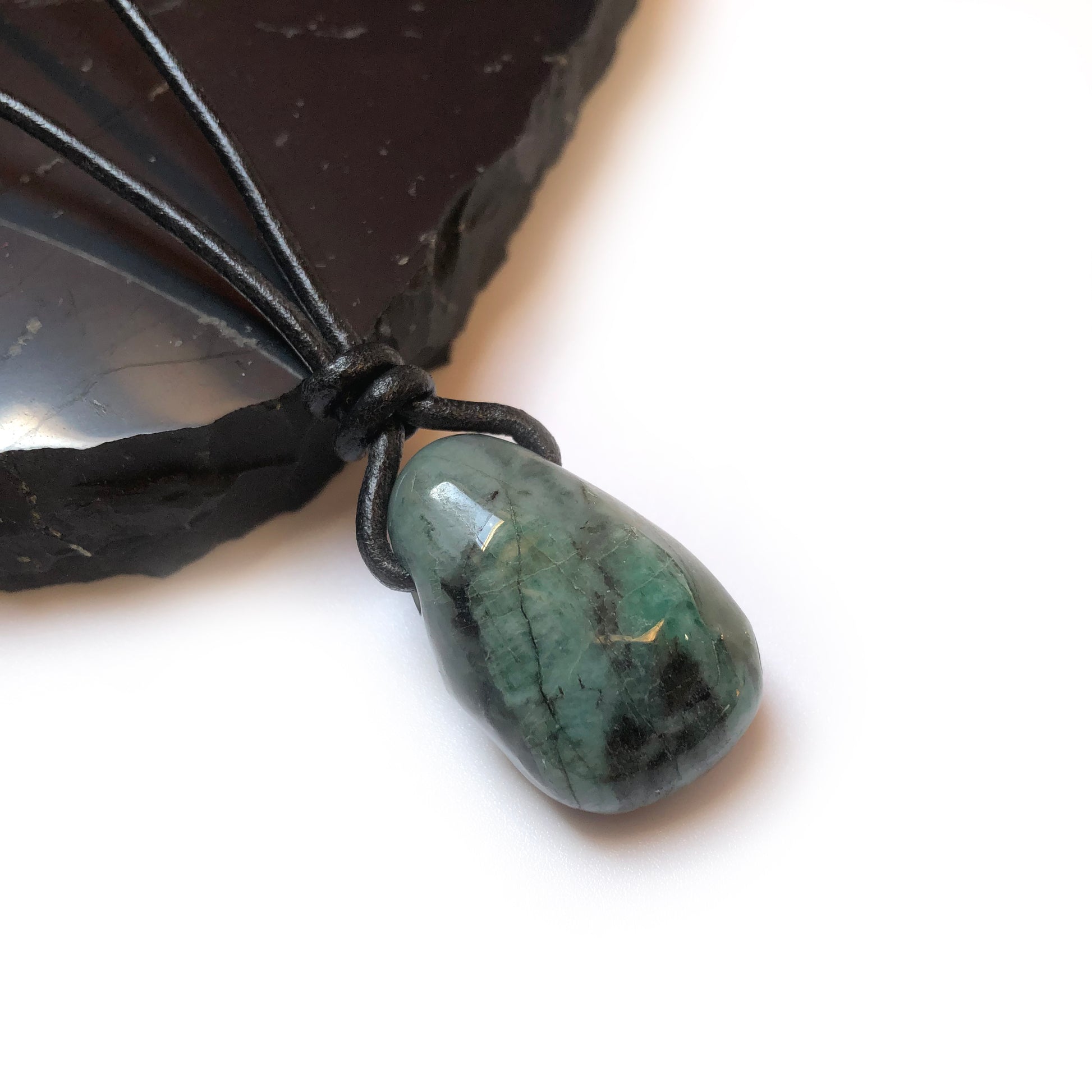 Smaragd Edelstein Kette mit Lederband