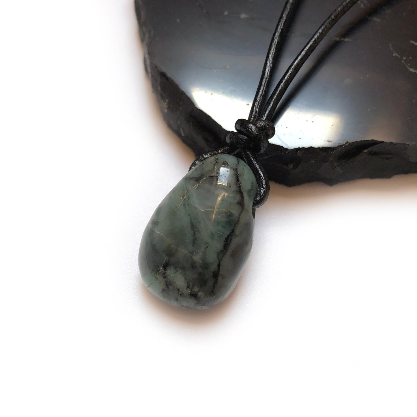 Smaragd Edelstein Kette mit Lederband