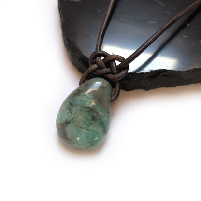 Smaragd Edelstein Kette mit Lederband