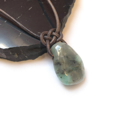 Smaragd Edelstein Kette mit Lederband