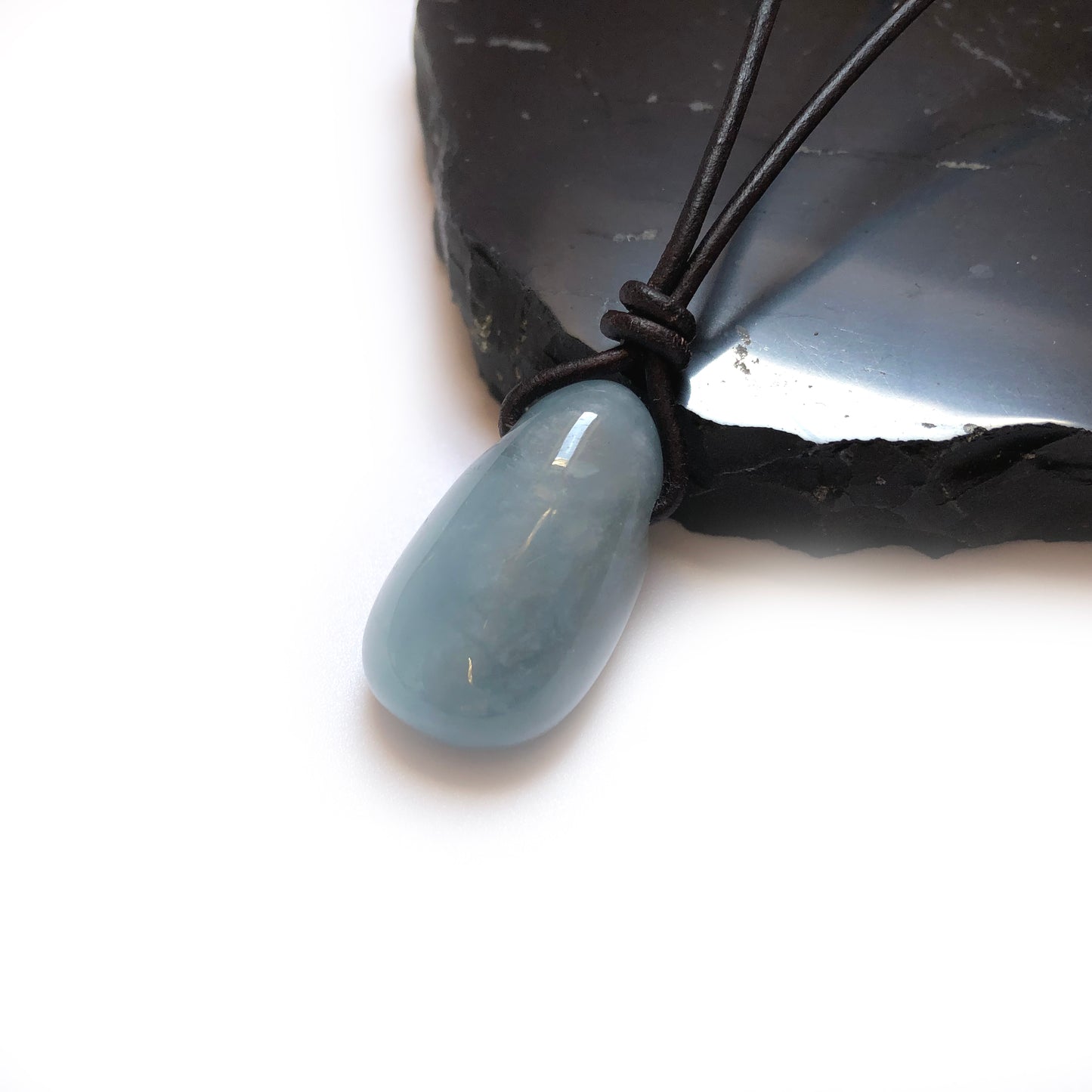 Aquamarin Edelstein Kette mit Lederband