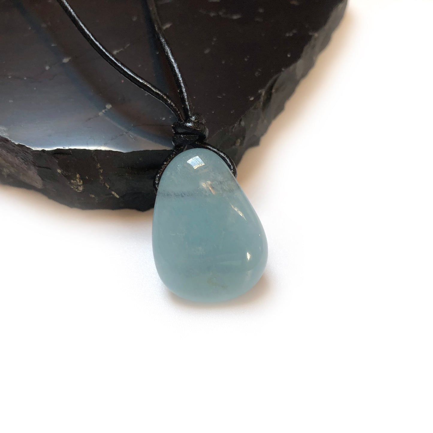 Aquamarin Edelstein Kette mit Lederband