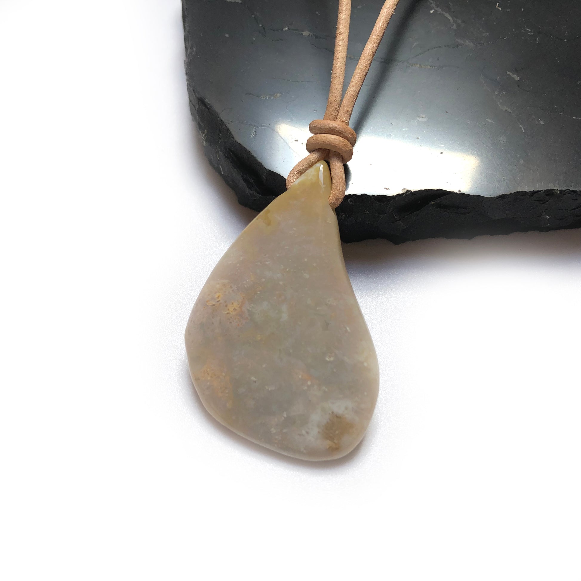 Versteinerte Koralle Edelstein Kette mit Lederband
