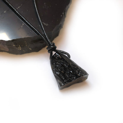 Tektit Edelstein Kette mit Lederband