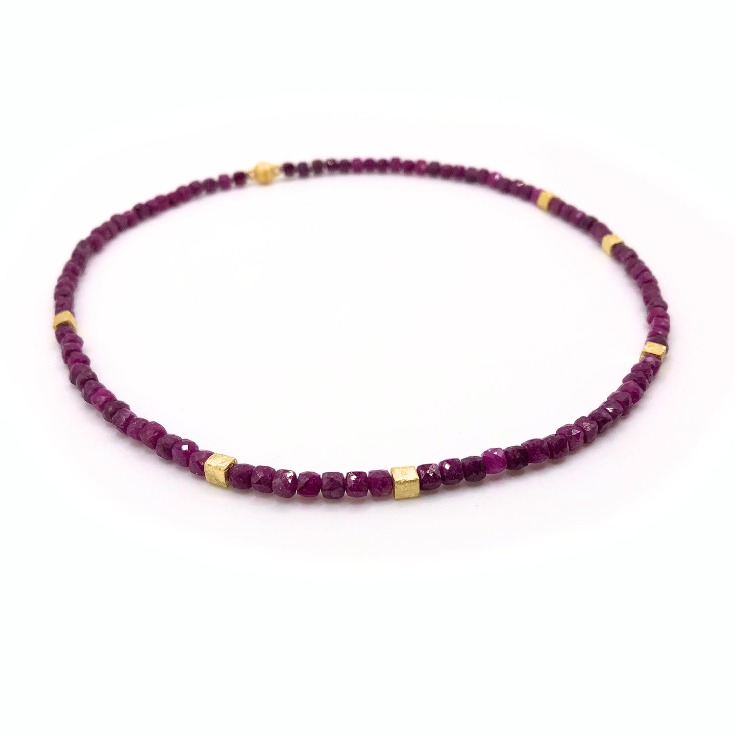 Rubin Collier mit Gelbgold