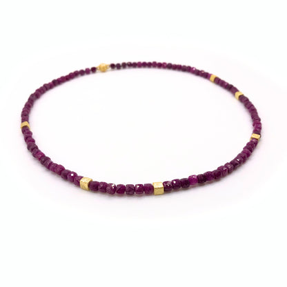 Rubin Collier mit Gelbgold