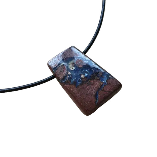 Boulder Opal Edelstein Kette mit Lederband