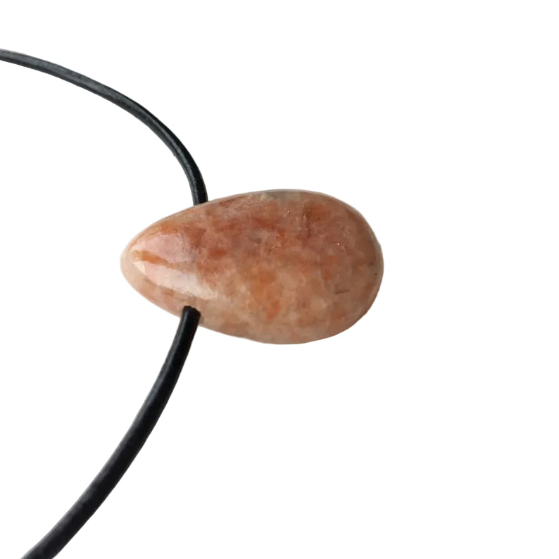 Sonnenstein Edelstein Kette mit Lederband