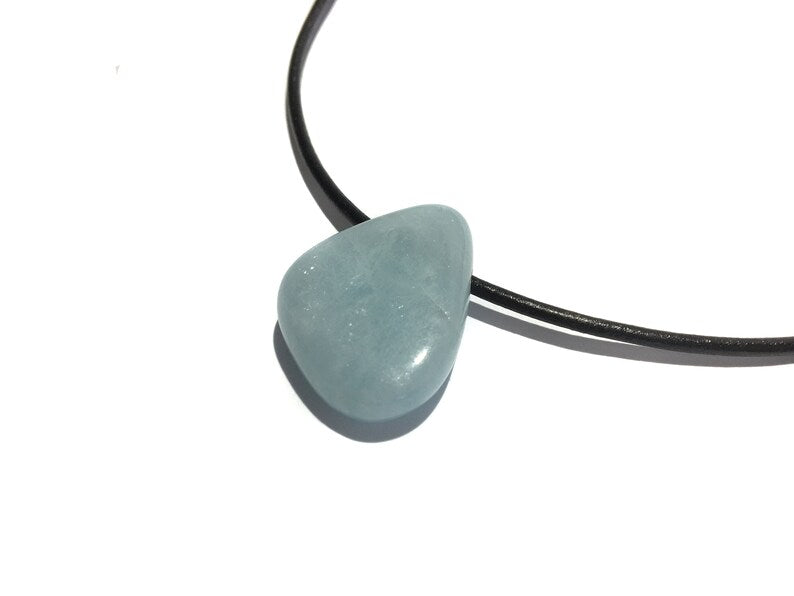 Aquamarin Edelstein Kette mit Lederband