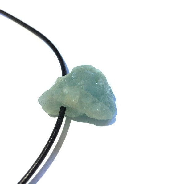 Aquamarin Rohstein Kette Edelstein mit Lederband