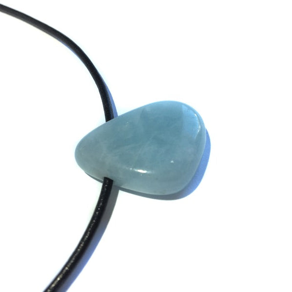 Aquamarin Edelstein Kette mit Lederband