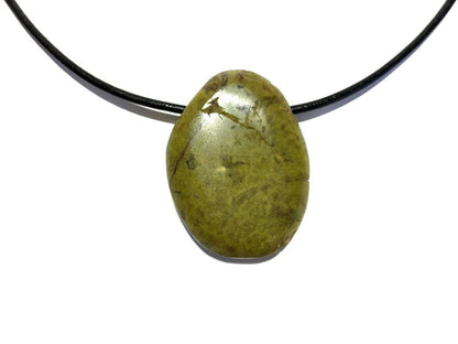 Grüner Opal Edelstein Kette mit Lederband