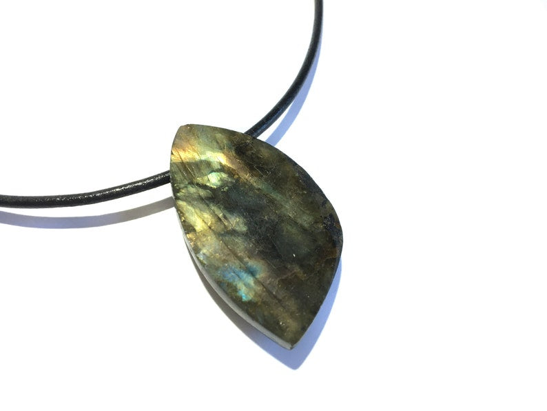 Labradorit Edelstein Kette mit Lederband