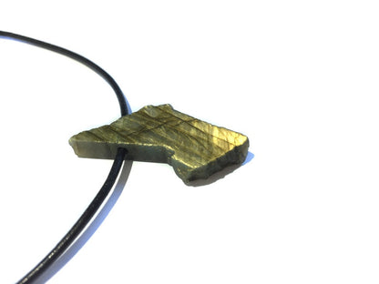 Labradorit Rohstein Kette Edelstein mit Lederband