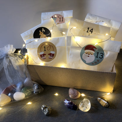 Handgemachter Edelstein Adventskalender mit 24 echten Edelsteinen und Kristallen – Geschenkidee zu Weihnachten