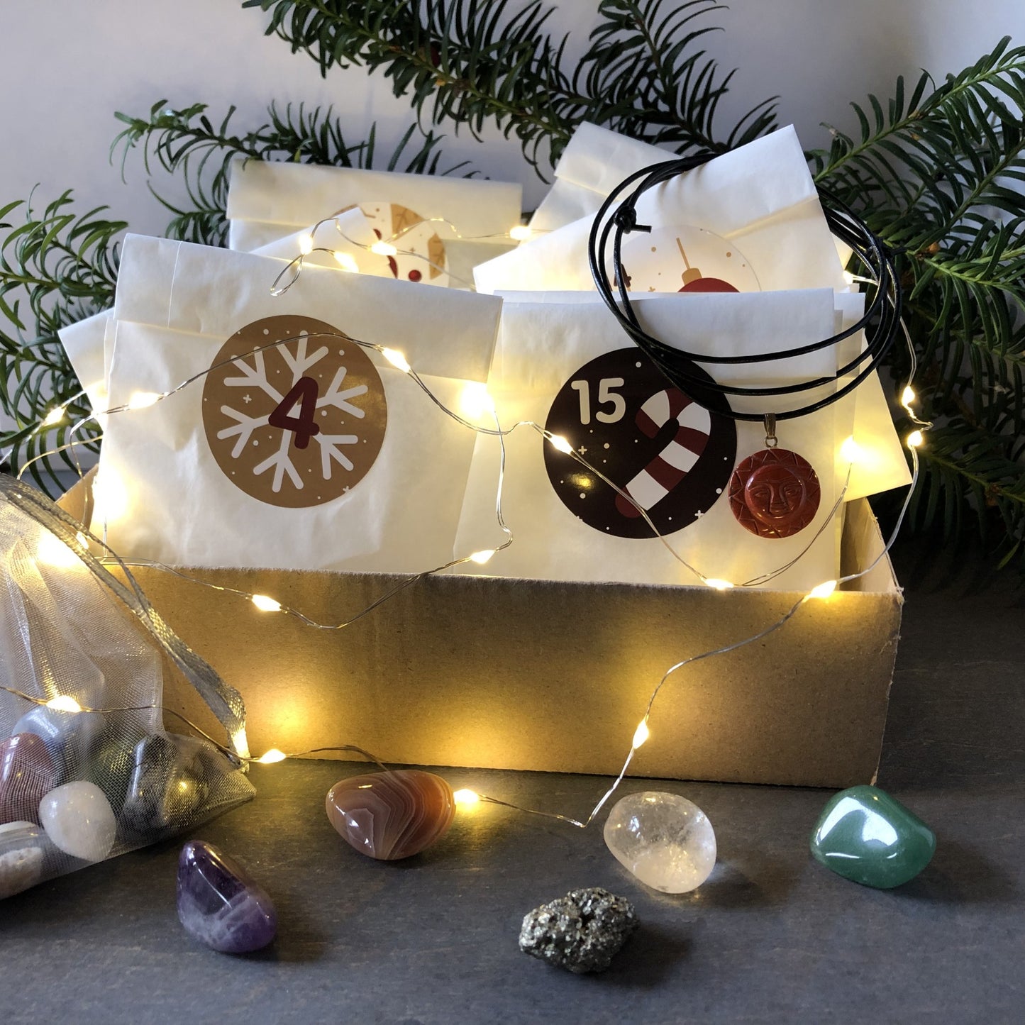 Edelstein Adventskalender – 24 Trommelsteine & Kristalle und eine Edelstein Kette